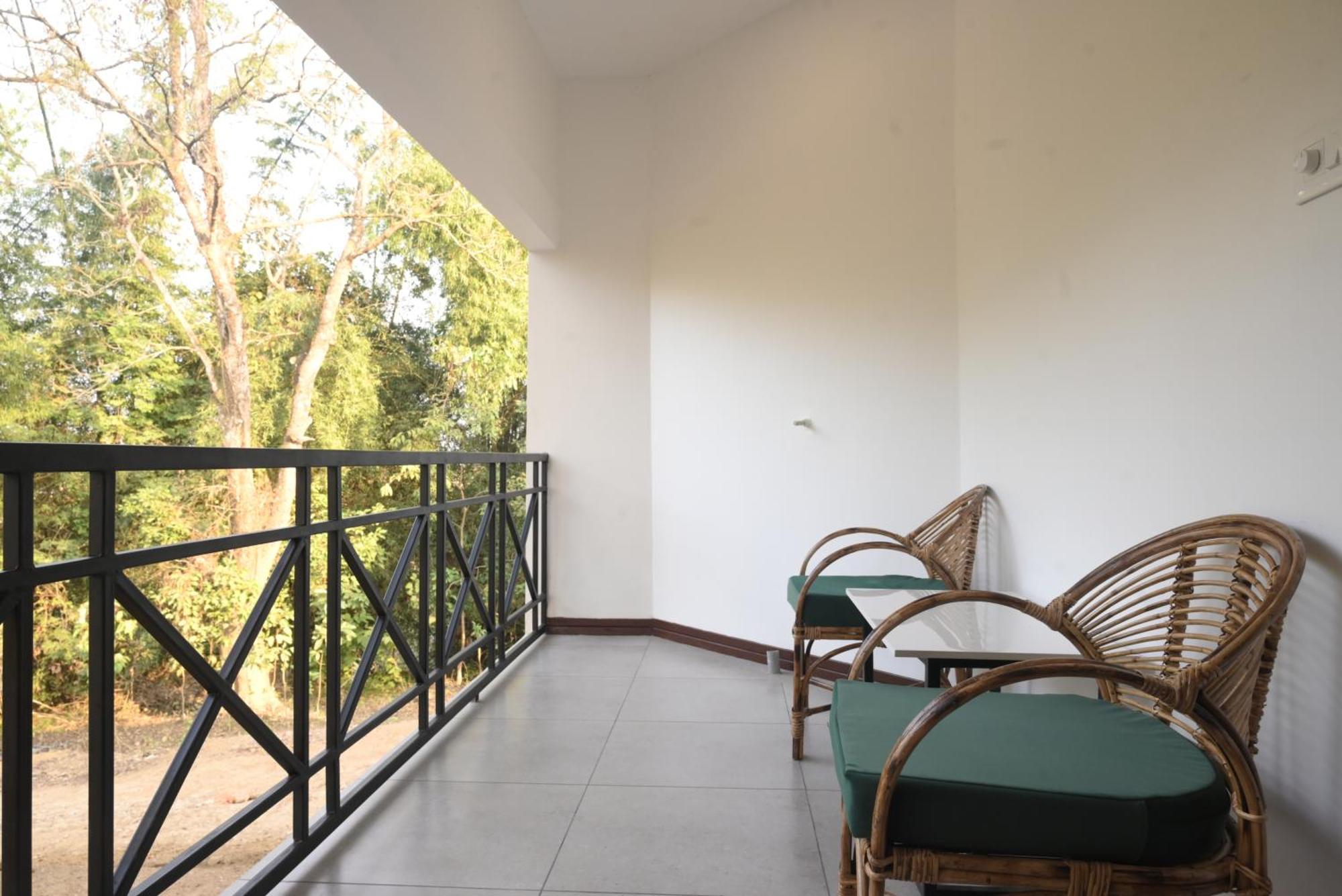 Hotel Landmark Woods à Kāziranga Extérieur photo