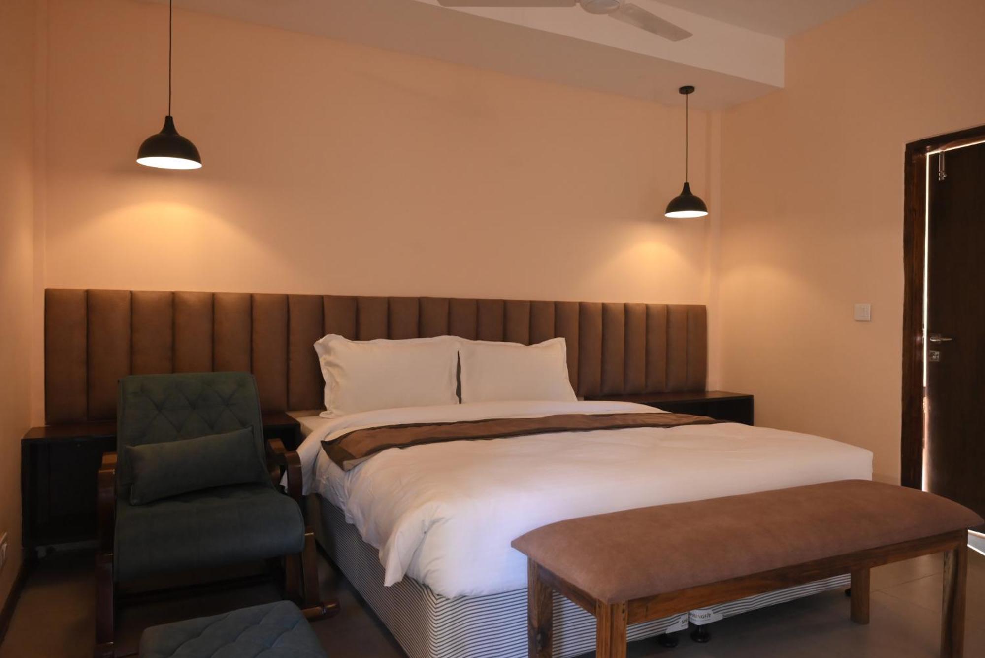 Hotel Landmark Woods à Kāziranga Extérieur photo